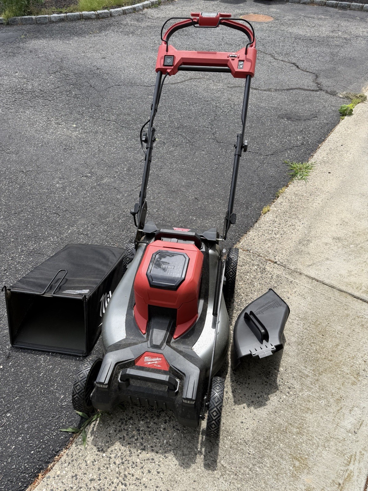 Milwaukee Battery Self-Propelled Walk-Behind Mower w/ Bag & Side Chute gallery
