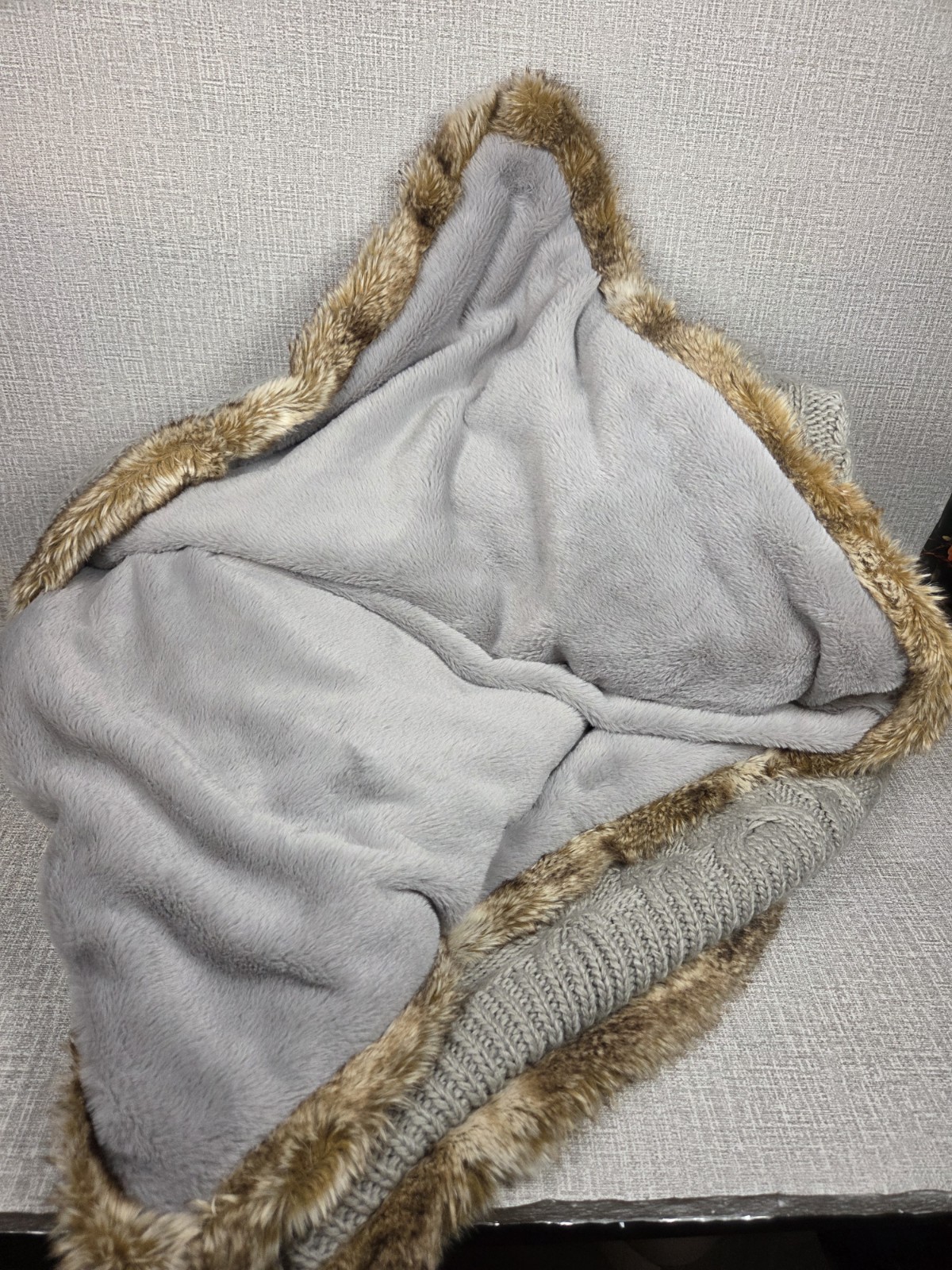 Martha Stewart Collection Gray Cable Knit Brown Faux Fur Blanket Throw 50x60 gallery