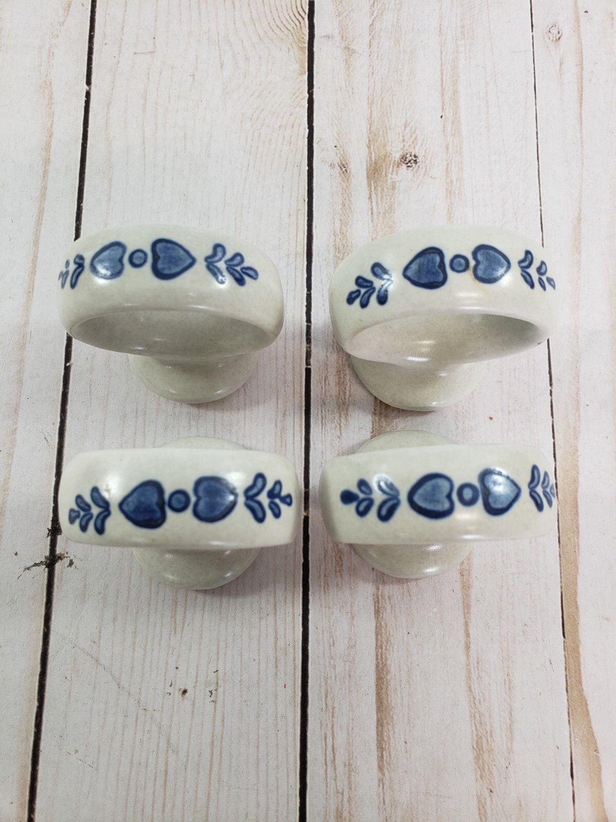 Set of 4 Pfaltzgraff CERAMIC Napkin Rings Holders Yorktown Blue Hearts gallery