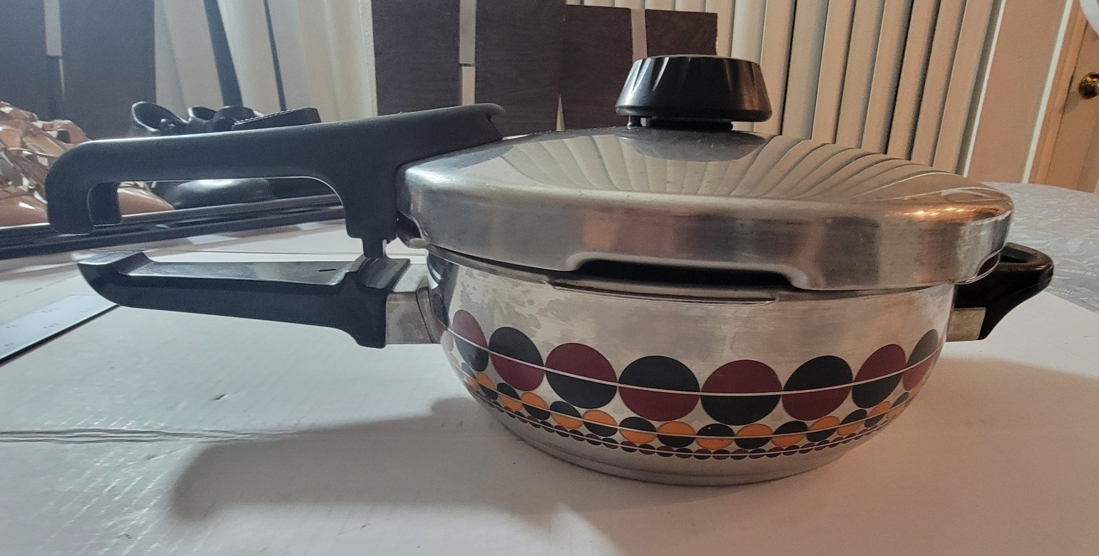 Fissler Vitavit 2.5L Pressure Cooker Made in Germany gallery