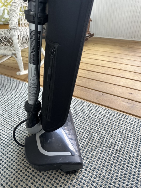 Oreck Elevate Command UK30200PC Bagged Upright Vacuum Lightweight - Works Great gallery