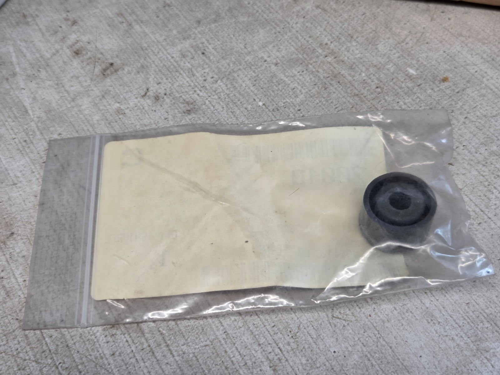 NOS OEM STIHL Fuel Tank Bushing Ring Grommet FS 50 51 60 61 65 90 4114-358-7300 gallery