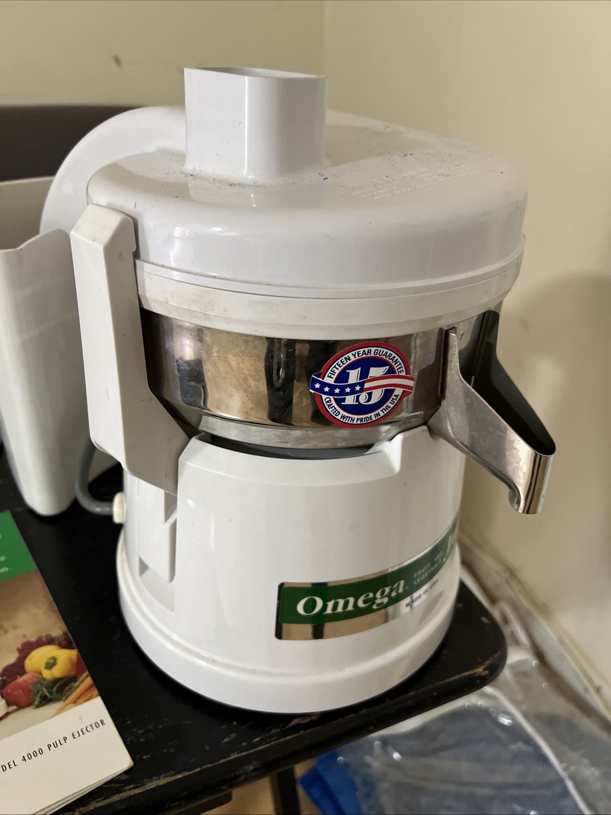 Omega Juicer Model 4000 Fruit Vegetable Centrifugal Juicer 110 Volt. Used gallery