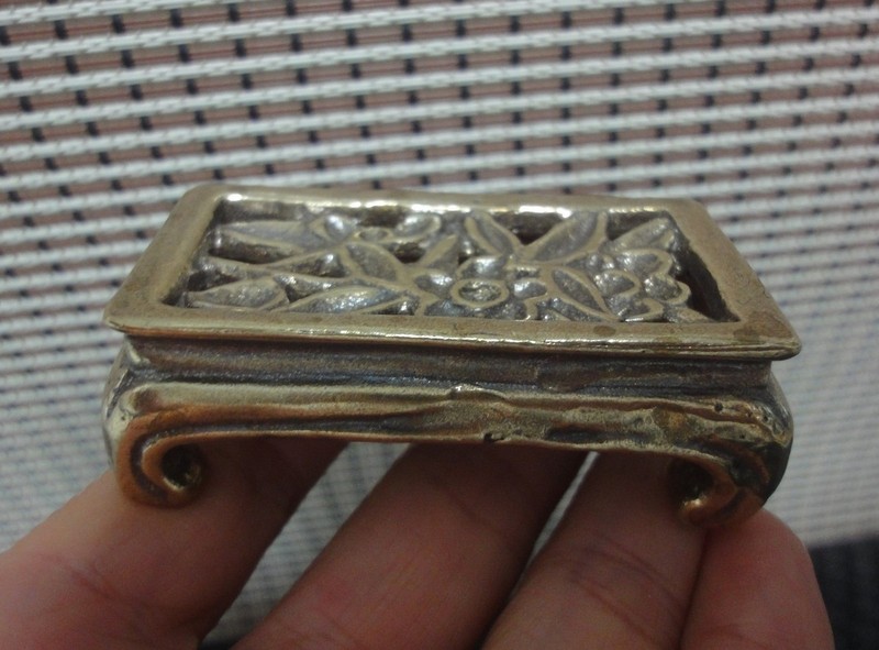 Vintage Style Solid Brass Small Flowers Carving Desk Base Statue for Home Decor gallery