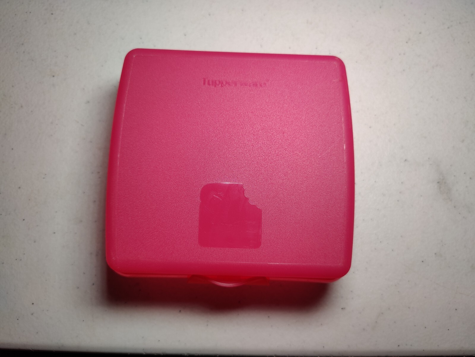 NEW Tupperware Sandwich Keeper 5 in Square Clamshell Pink #3752D-3 FREE SHIP!! gallery