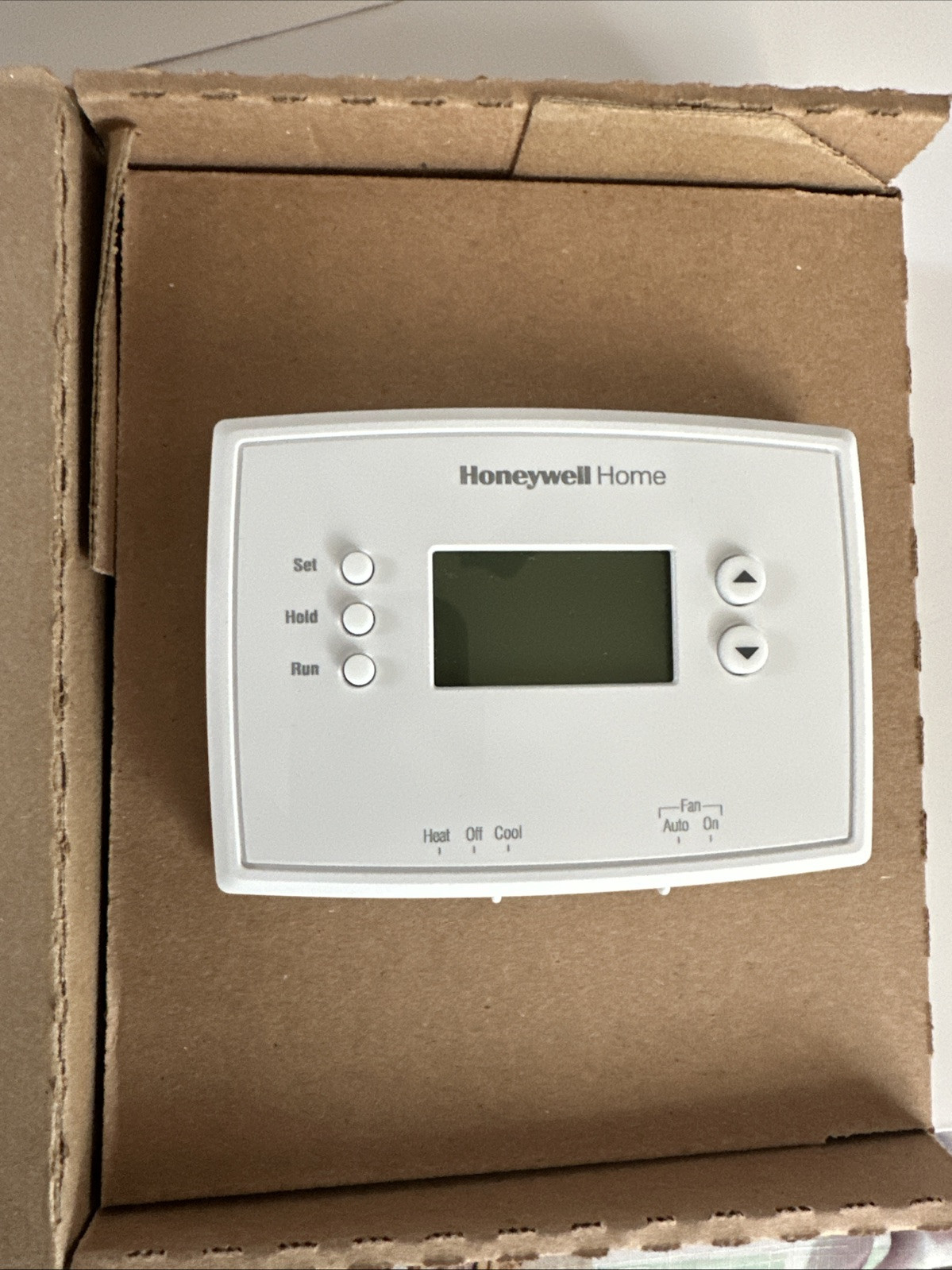 Honeywell 1-Week Programmable Thermostat (RTH221B1039) gallery
