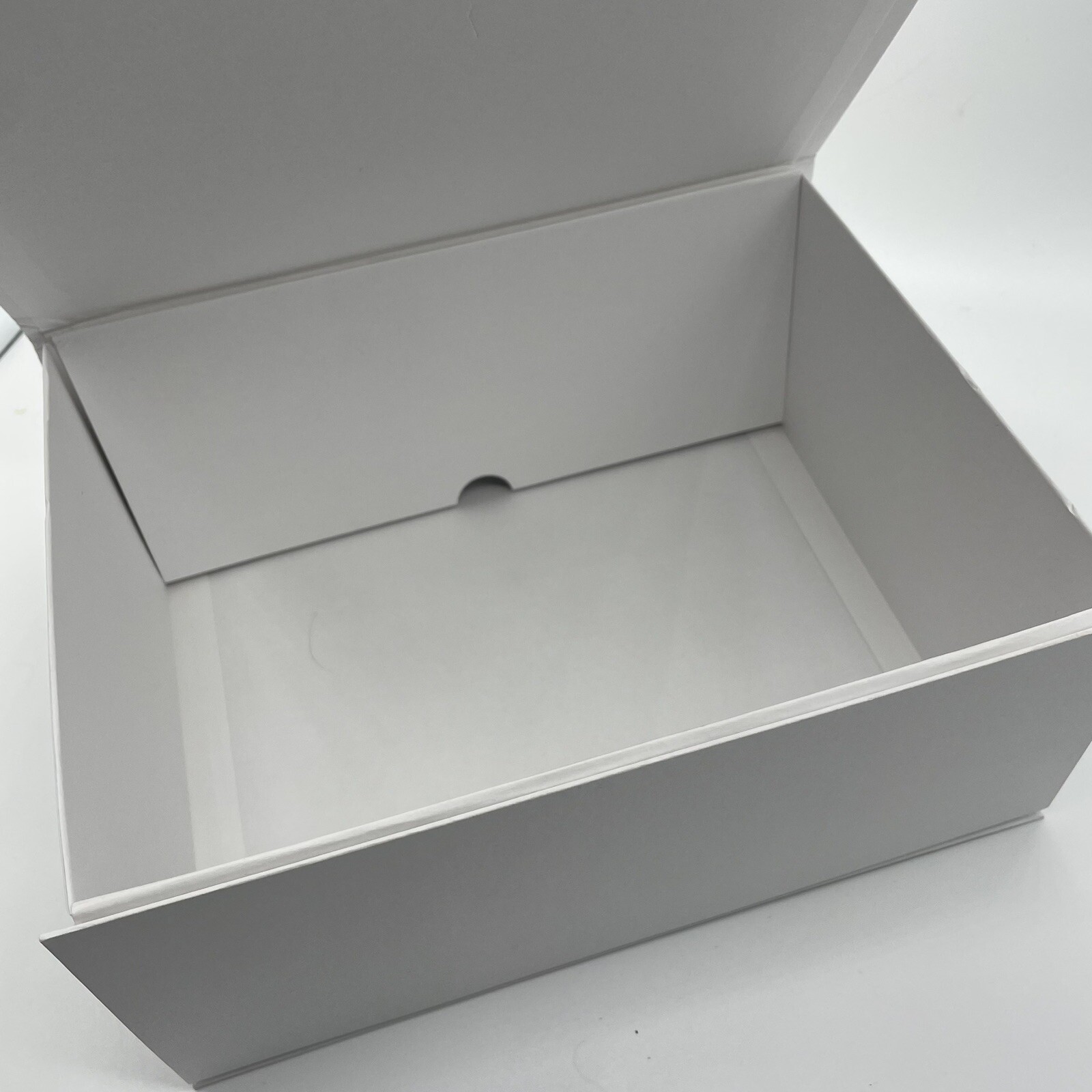 MAISON MARGIELA WHITE GIFT BOX BLACK WRITING L 9 1/2IN H 8IN W 4 1/2IN NEW gallery