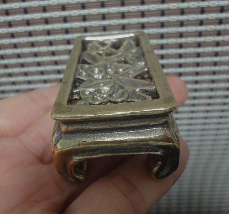 Vintage Style Solid Brass Small Flowers Carving Desk Base Statue for Home Decor gallery