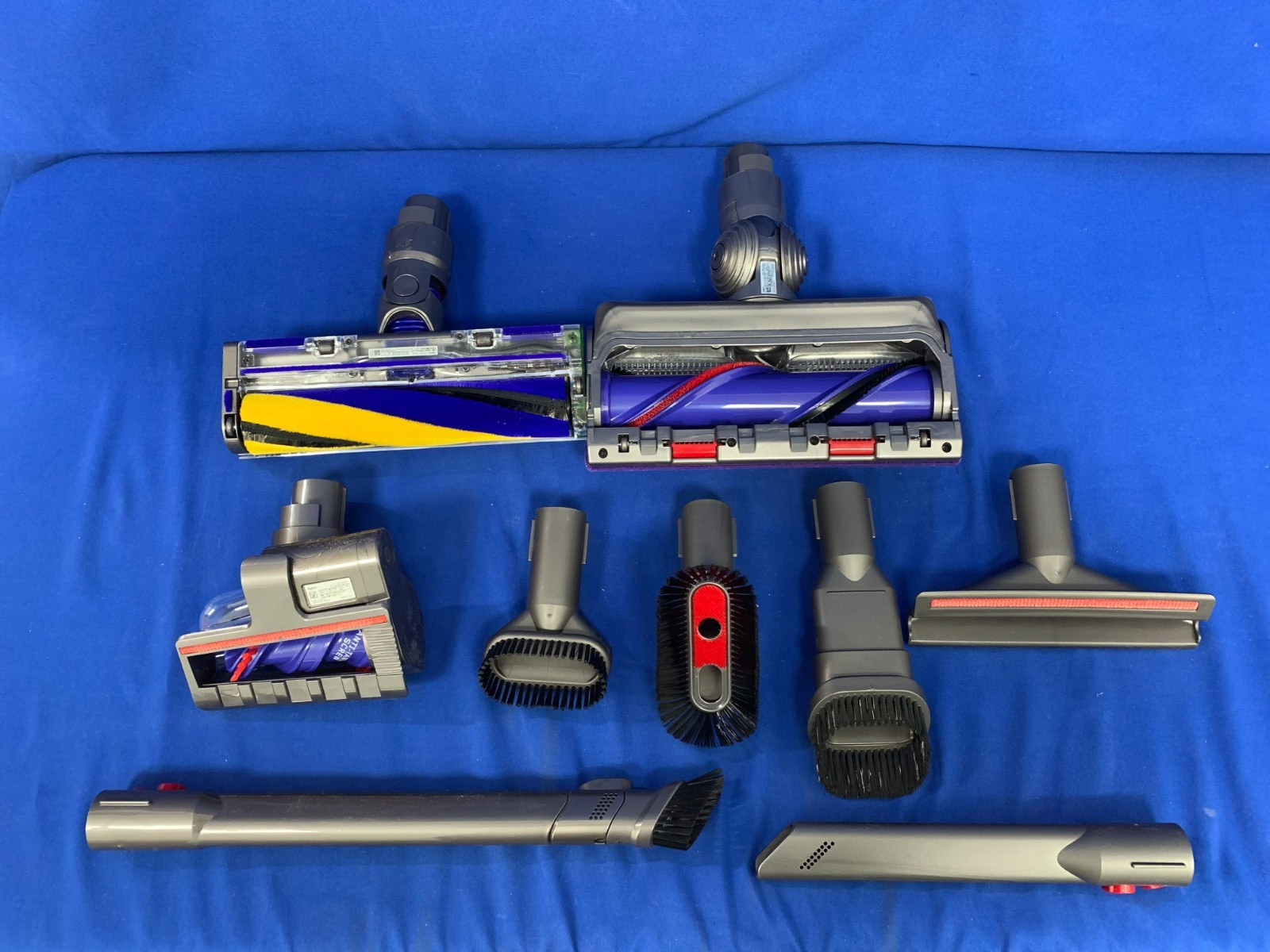 Dyson V15 Detect Total Clean Extra Yellow/Nickel Refurbished gallery