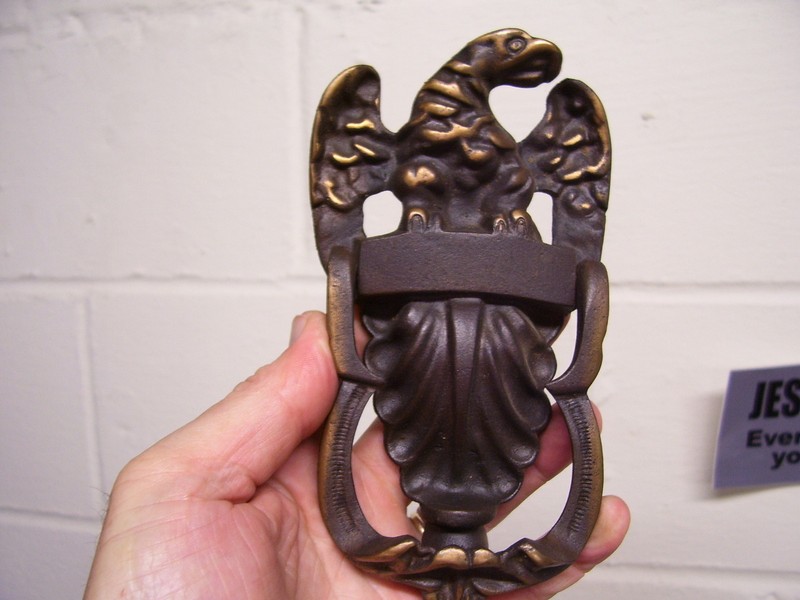 VINTAGE SOLID BRASS EAGLE DOOR KNOCKER! 1 1/3 POUNDS! 6.5" TALL! gallery