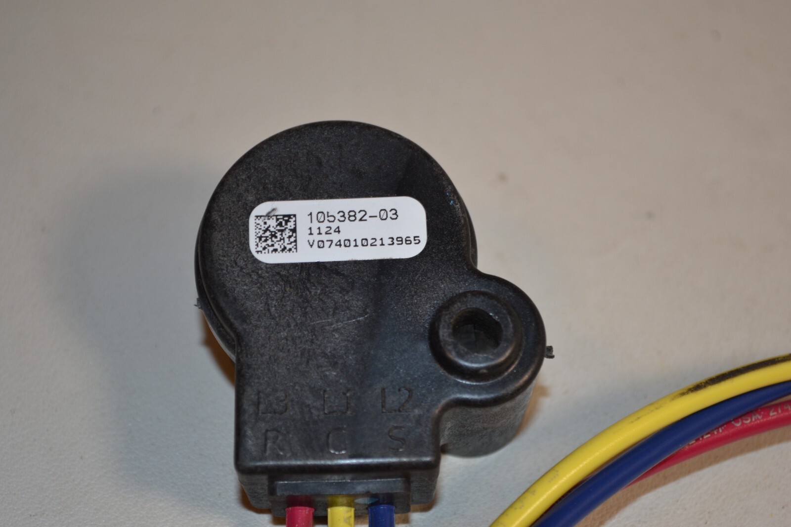 Wiring Harness Molded Plug 3 Pin Compressor Connector 105382-02 gallery