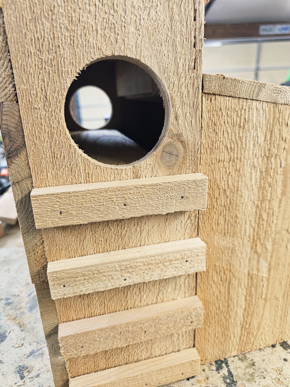 Squirrel House Nesting Box Large Family Bird Nature Animals Safety 16x14x10.5 gallery