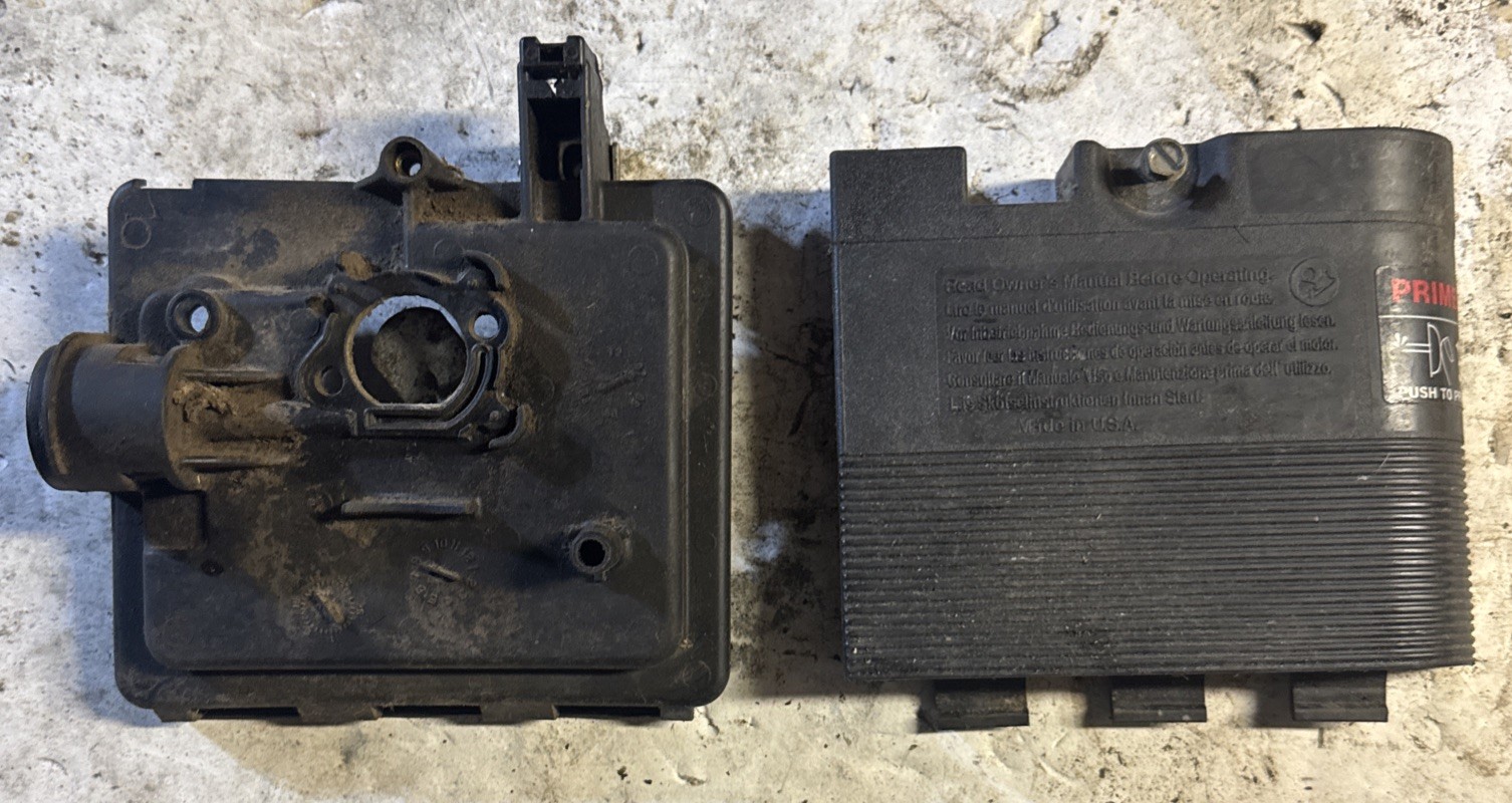 OEM Briggs and Stratton Mower Engine Air Cleaner Assembly 795259 692298 Bin T gallery