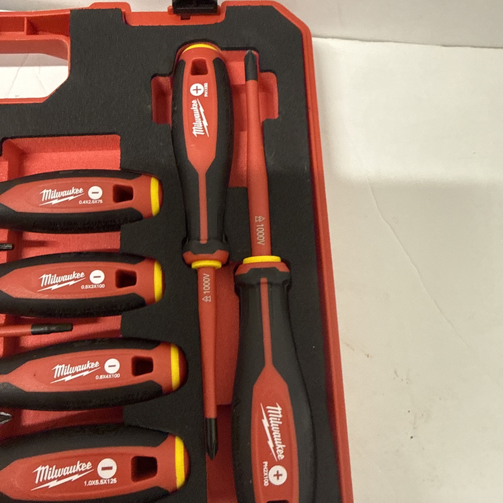 Milwaukee Tri-Lobe VDE Screwdriver 12pc Set VDE Tested To 10,000v Used gallery