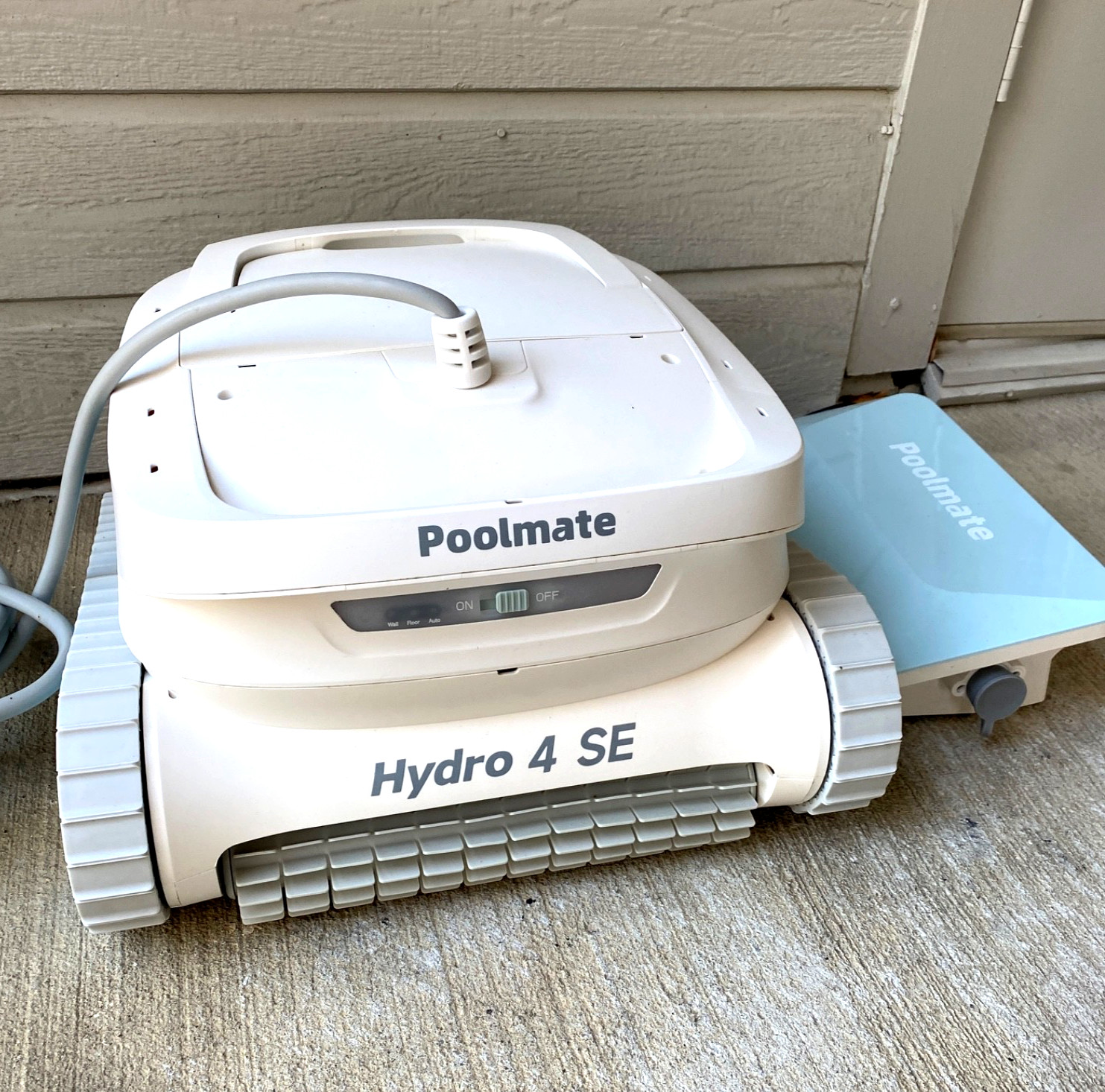 Hydro 4 SE Pool Vacuum Robot Cleaner for Inground Pools gallery