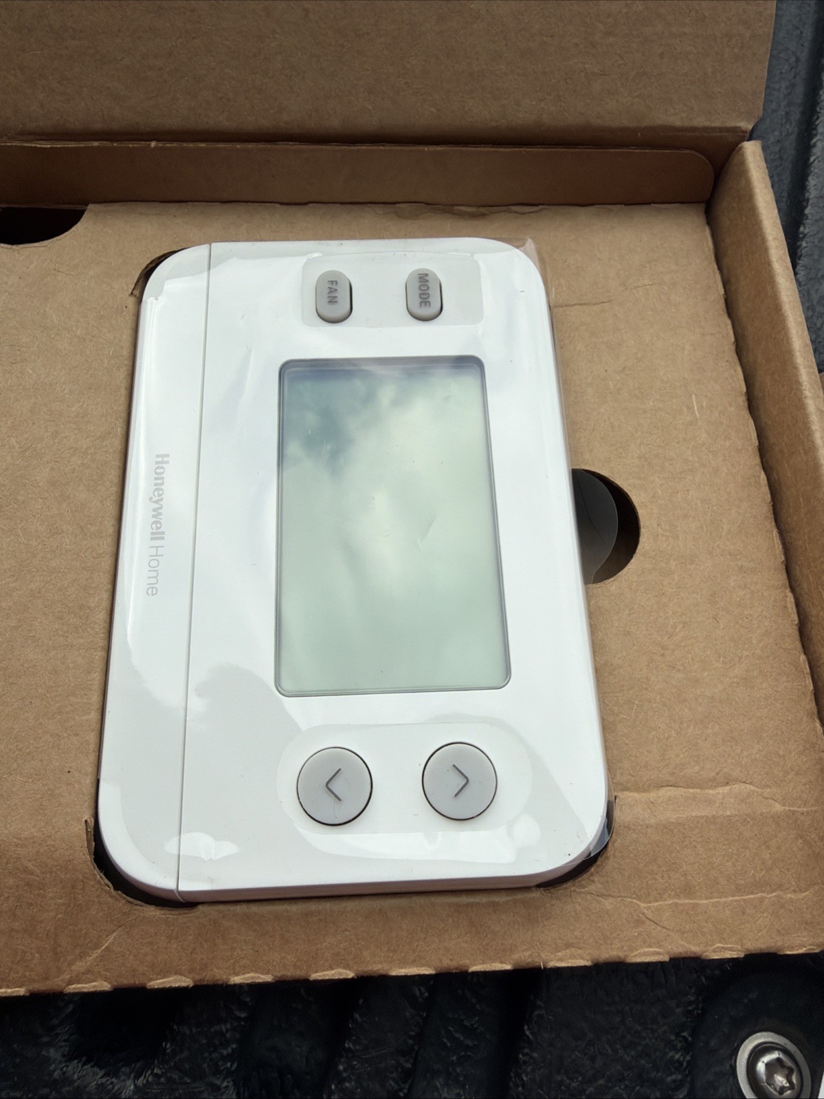 Honeywell Home X1N Non-Programmable Thermostat, Single-Stage, 1-Heat/1-Cool gallery