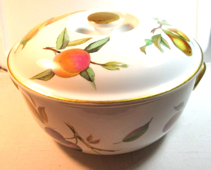 Royal Worcester EVESHAM GOLD *1 Round Covered Casserole-3 Qt* 8 1/2" England gallery