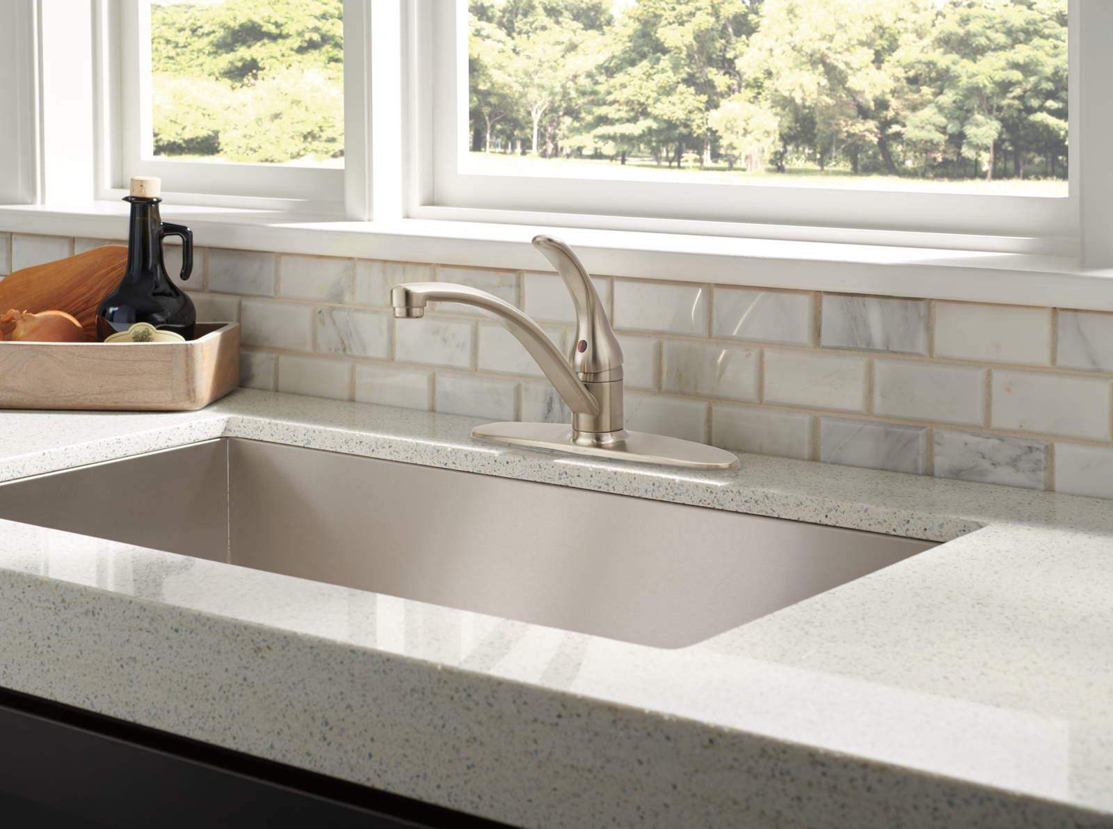 Delta Foundations 1-Handle Kitchen Faucet Stainless-Certified Refurbished gallery