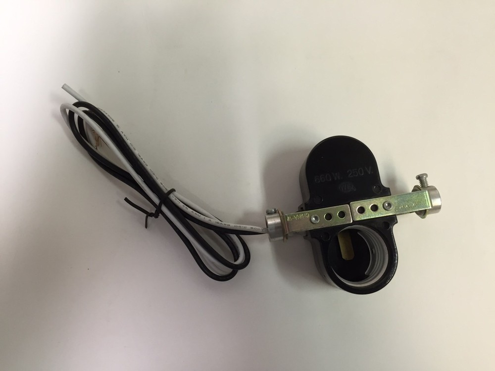 ADL D610 Phenolic E26 Medium Base Socket SWITCHLESS 2-Light Offset Cluster