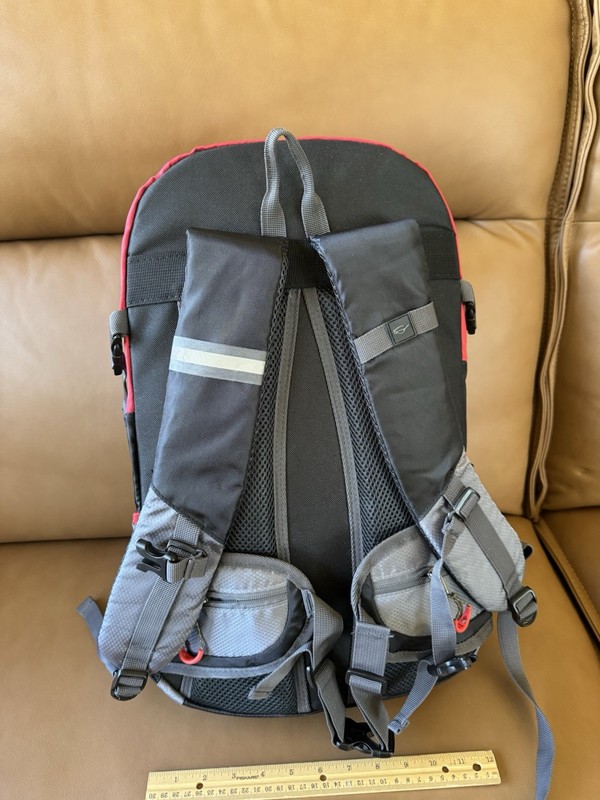 SilverSea Expeditions Backpack~Gray Red~Padded~Multiple Zip Pockets ~18”x13”x7” 4