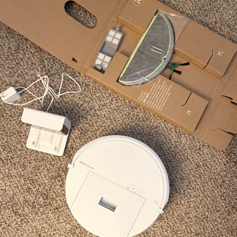 iRobot Roomba 208 DustCompactor Bagless HEPA Alexa Wi-Fi, Charger White gallery