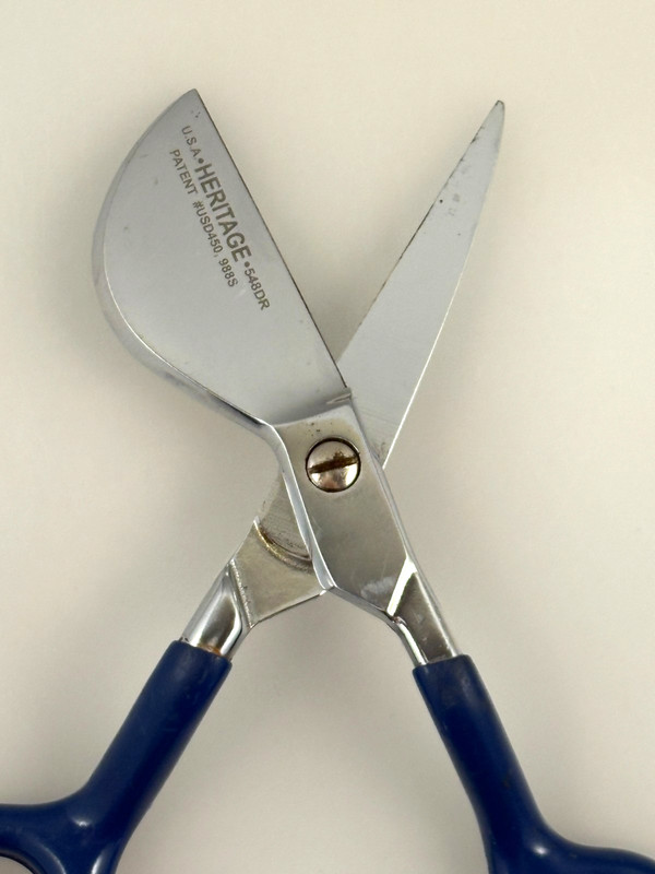 Heritage Cutlery 7'' Duckbill Napping Shear with Ambidextrous Handles - 548DR gallery