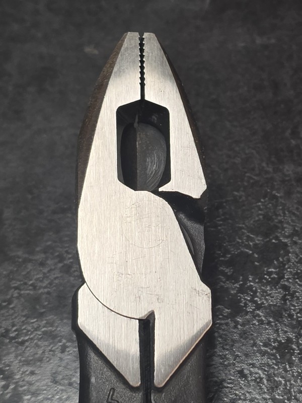 Klein Tools D213-9NE 9" High-Leverage Side Cutting Pliers gallery