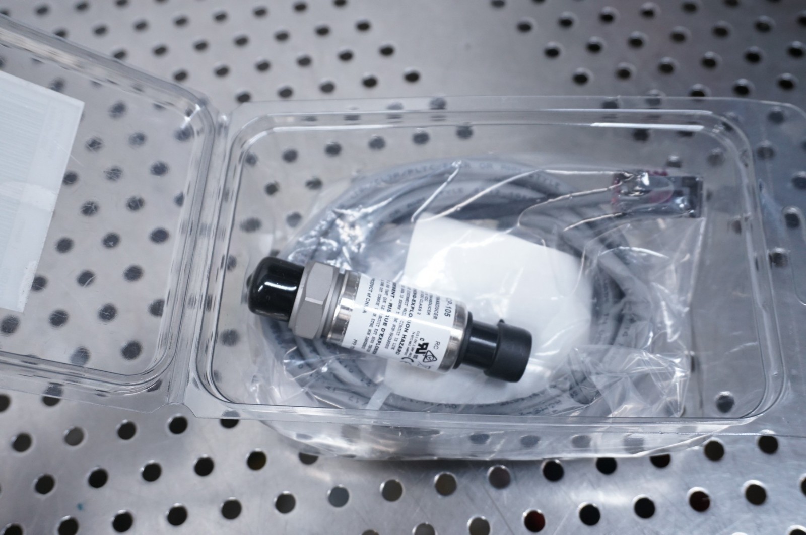 Johnson Controls 40G380 Pressure Transducer Kit 0-500 PSI Harness P499VCP-105 gallery