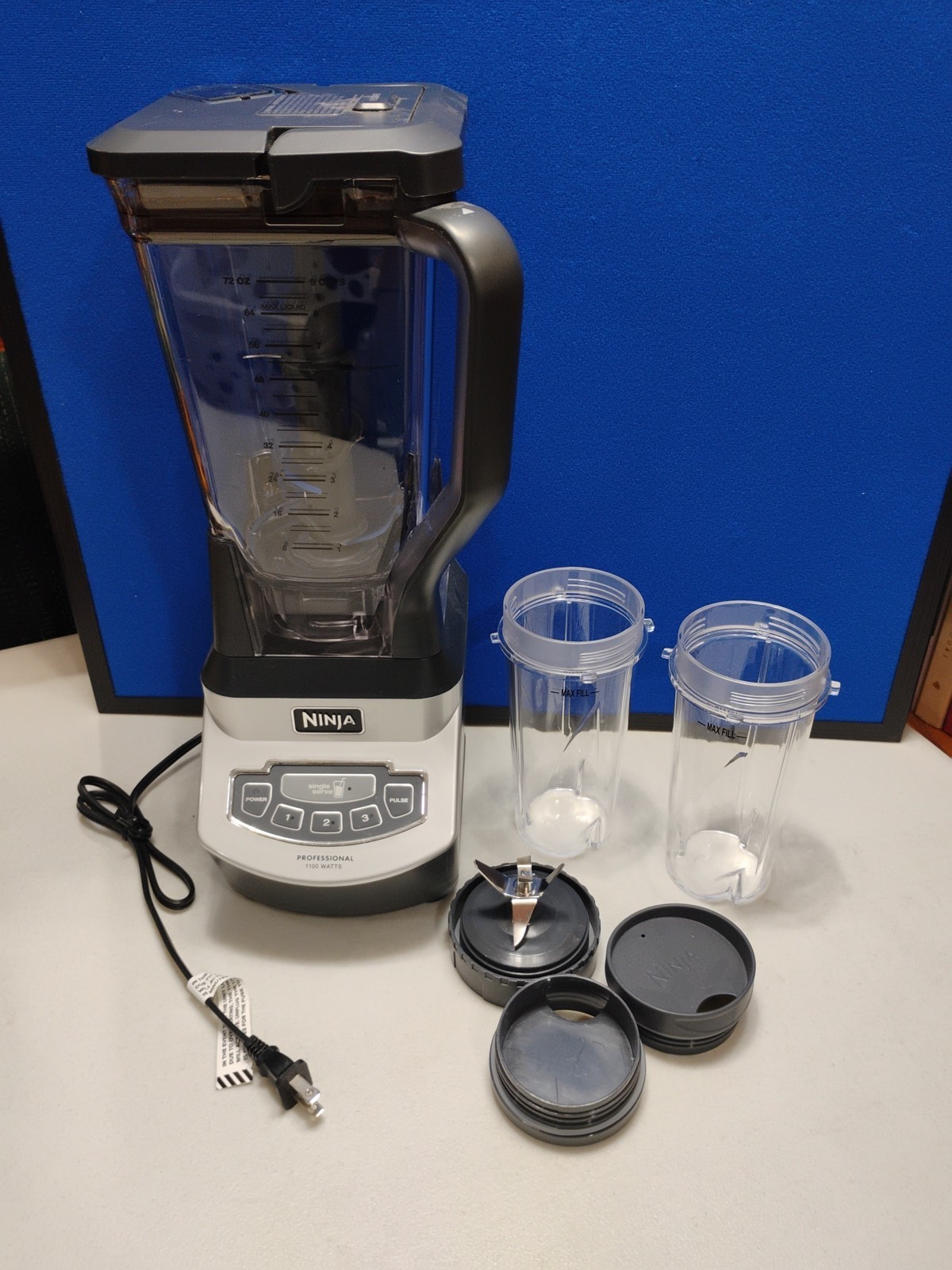 Ninja Professional 1100W Blender 72oz BL660 Never Used Bonus 2x Smoothie Cups! gallery