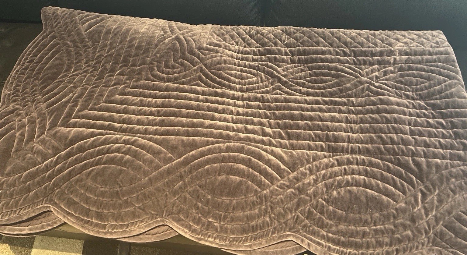 Pottery Barn Velvet Heirloom Scalloped ￼Quilt Coverlet Full Queen Fig 92x88 gallery