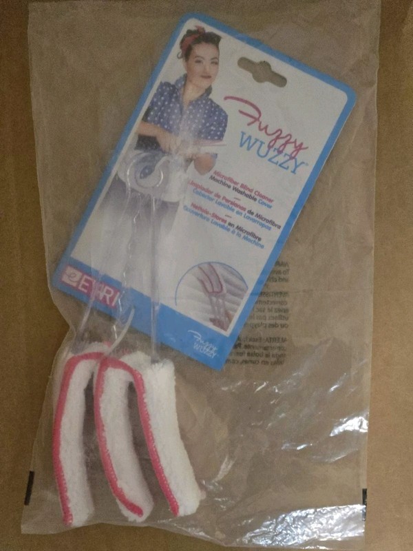 Fuzzy Wuzzy Microfiber Window Blind Cleaner Electrostatic Non-Abrasive NEW gallery