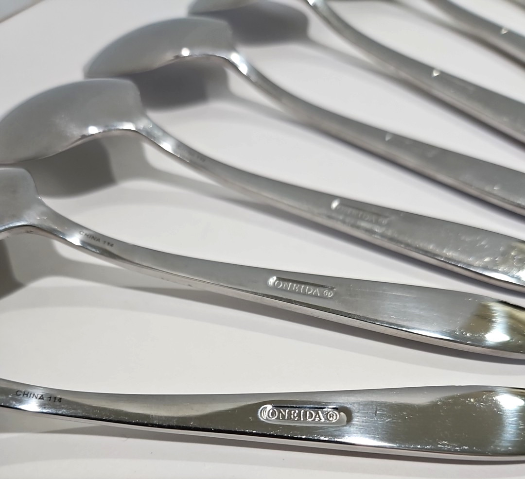 Oneida Mooncrest 8-Piece Glossy Stainless Steel Flatware Soup Spoons gallery
