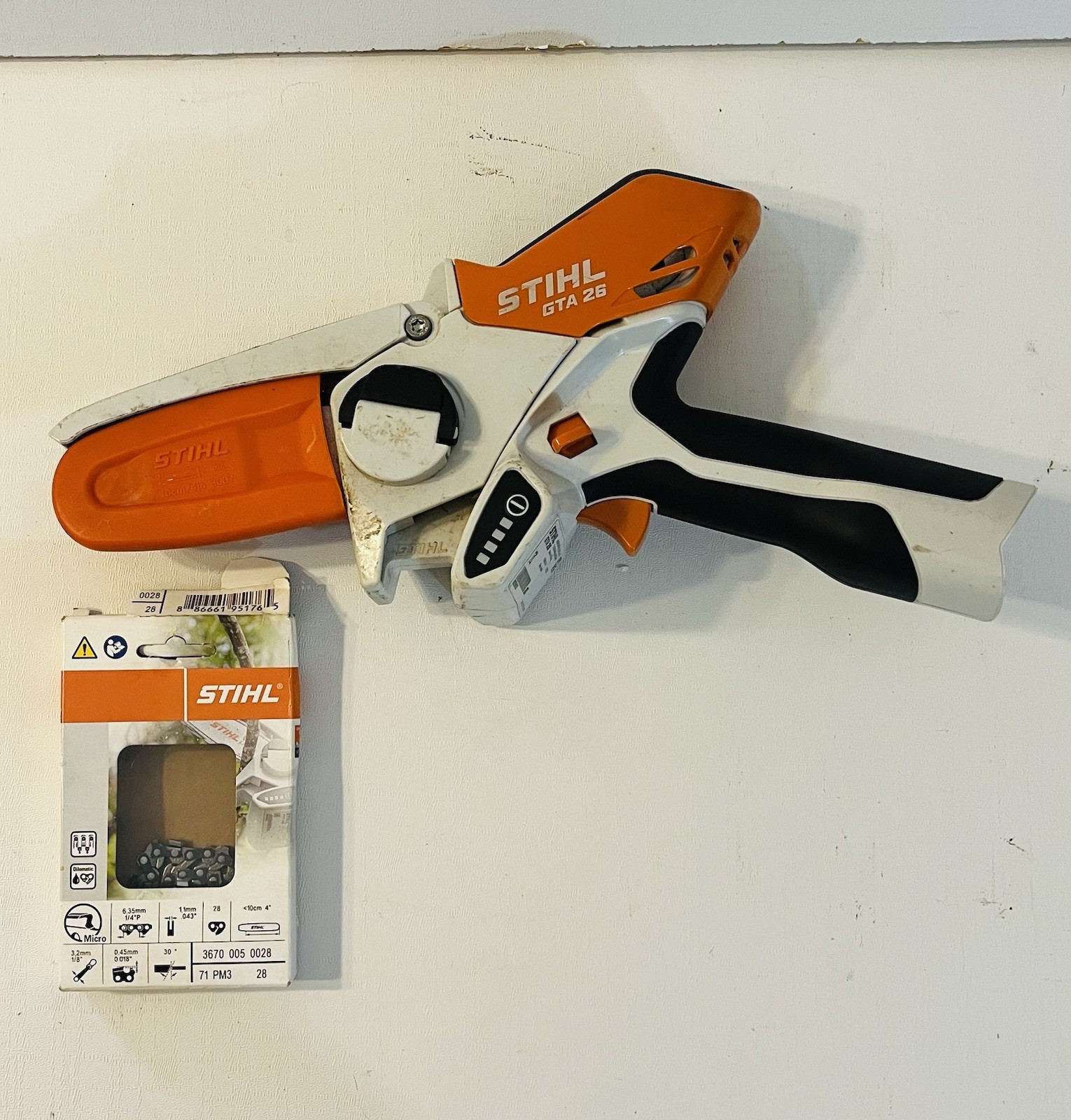 Stihl GTA 26 Lightweight Compact Battery-Powered 10.8-Volt Garden Pruner 3359 gallery