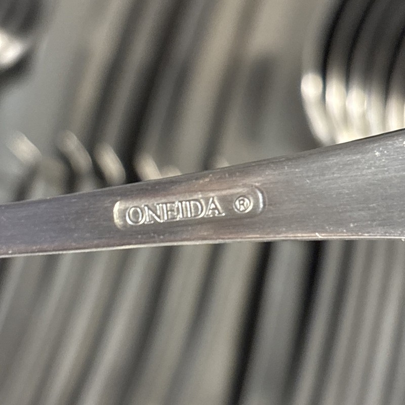25 pc Oneida ICARUS Stainless Flatware Set - 8 3pc Settings + Slotted Spoon gallery