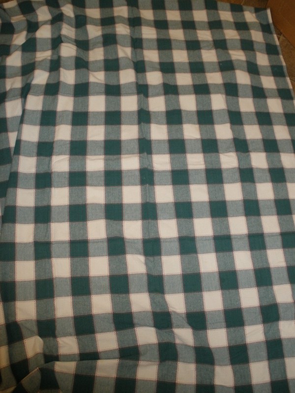 Green & White Fabric Rectangle Tablecloth 54"x98" EUC Clean (SU155) gallery