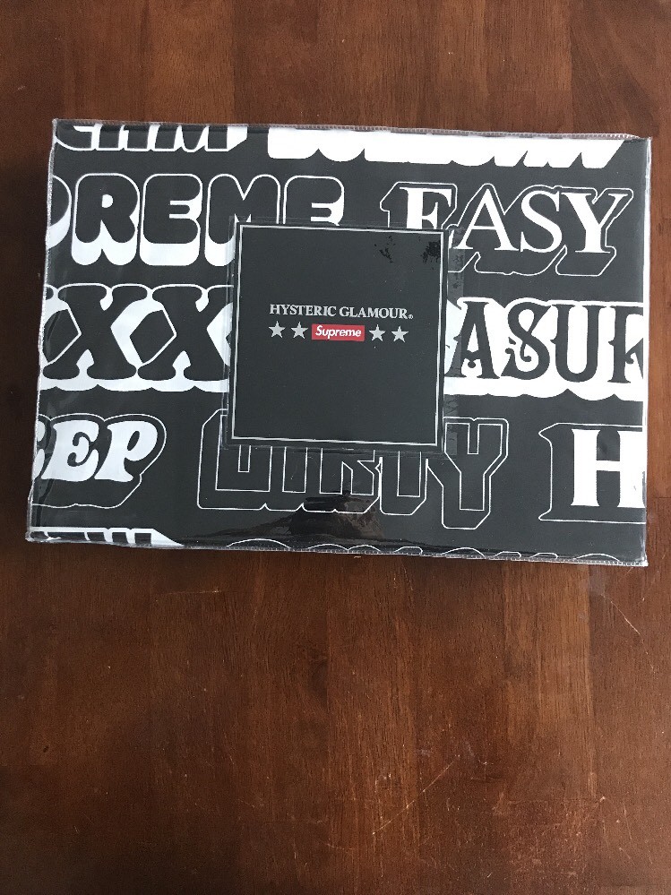 Supreme Hysteric Glamour Text Duvet + Pillow Set Full/Queen black belt gallery