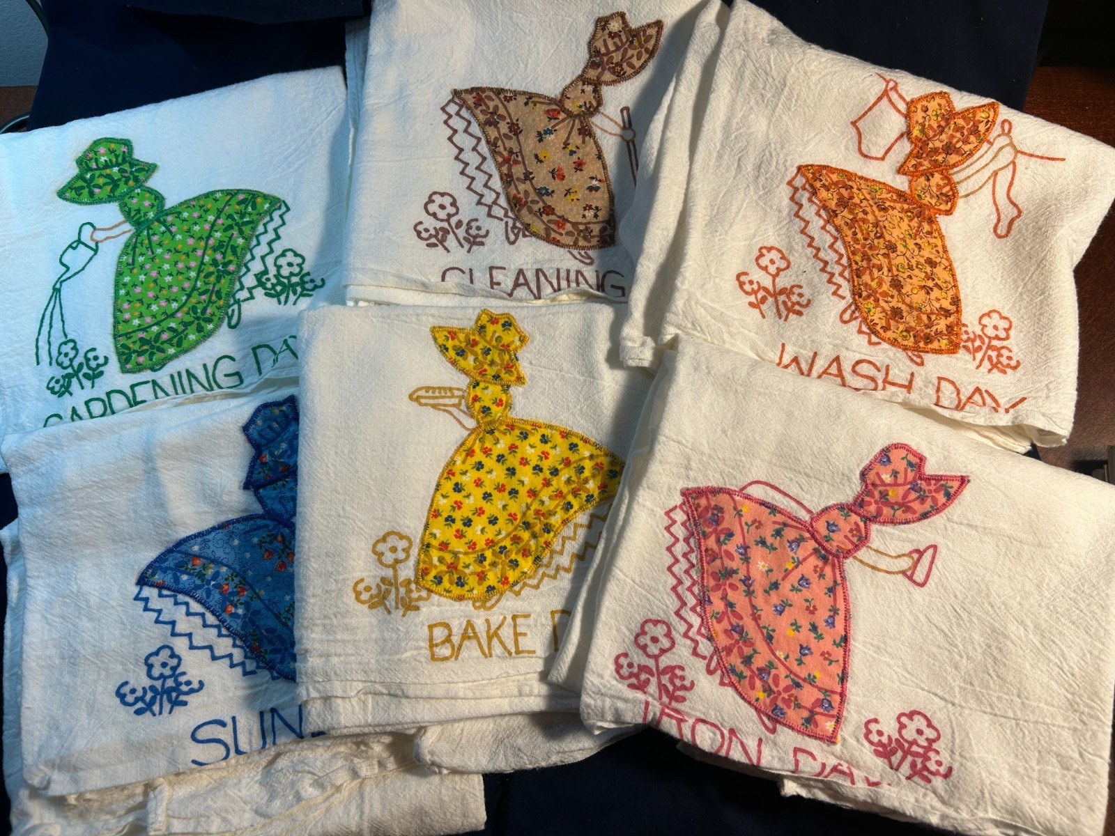 6 FLOUR SACK - Unbleached UNUSED- Appliqued "Weekly Chores" Dish Towels-25X25in gallery
