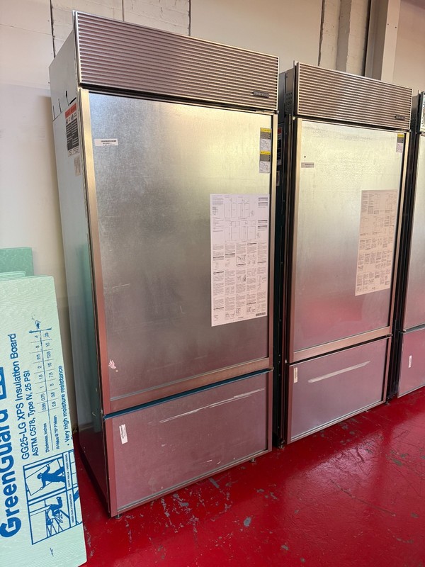 36” Subzero Refrigerator Freezer Panel Ready BI36UORH (Used 2018) gallery