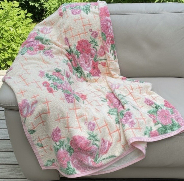 Vtg Floral Terry Cloth Bedspread Coverlet Throw Blanket Pink Roses Cotton 70x55 gallery