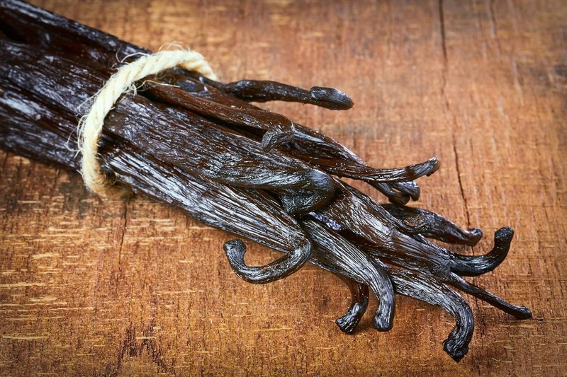 Grade A Organic Vanilla Beans for Baking 25 Pack gallery
