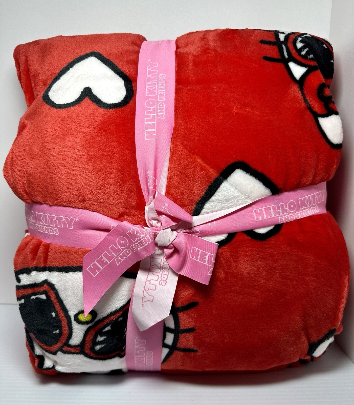 Hello Kitty Valentine's Day Red Blanket Plush Full/Queen 90in X 90in NWT Hearts gallery