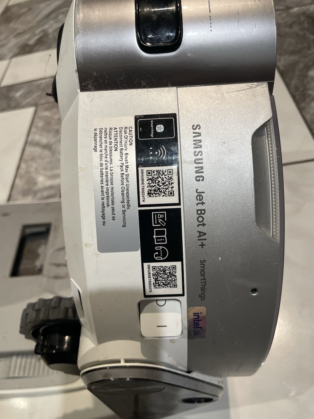 Samsung Jet Bot AI+ Robotic Vacuum w/ Docking Station Base VCA-RAE95A White gallery