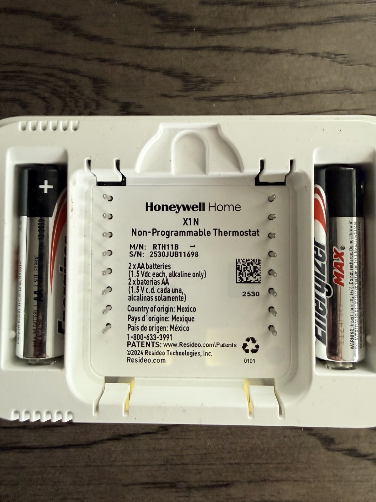 Honeywell Home X1N Non-Programmable Thermostat for Heating & Cooling - RTH11B gallery