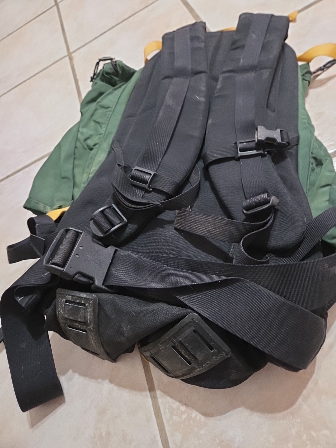 Kelty Glacier ~ Backpack ~ Green / Black ~ Internal Frame Pack 4