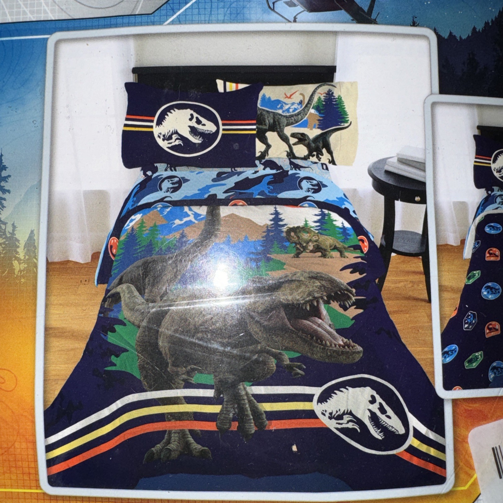 NEW Jurassic World T-Rex COMFORTER 72 IN X 86 IN FITS TWIN FULL gallery