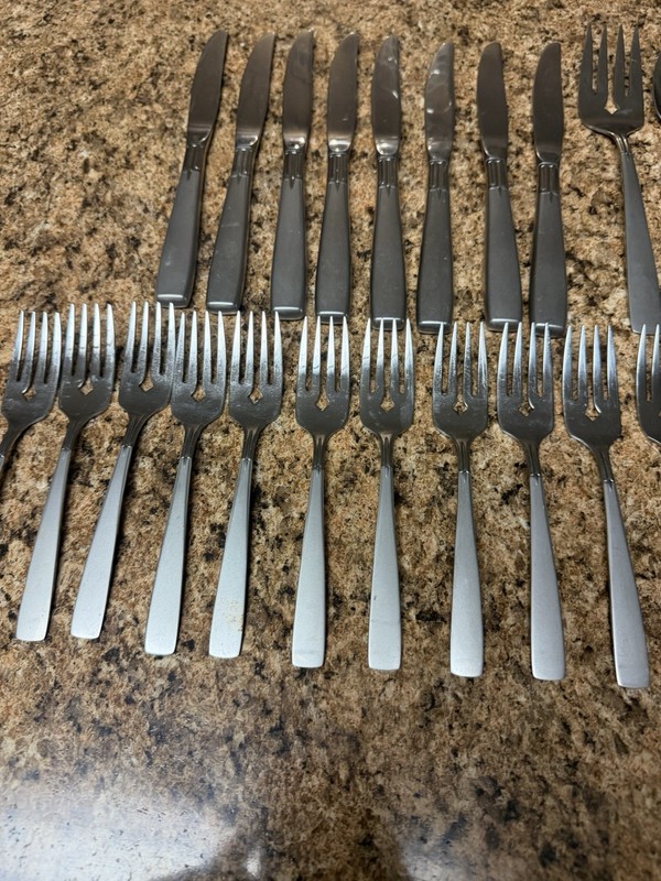Oneida Satin Accent Stainless Flatware Serving Spoons Knives Forks Lot Of 30 gallery