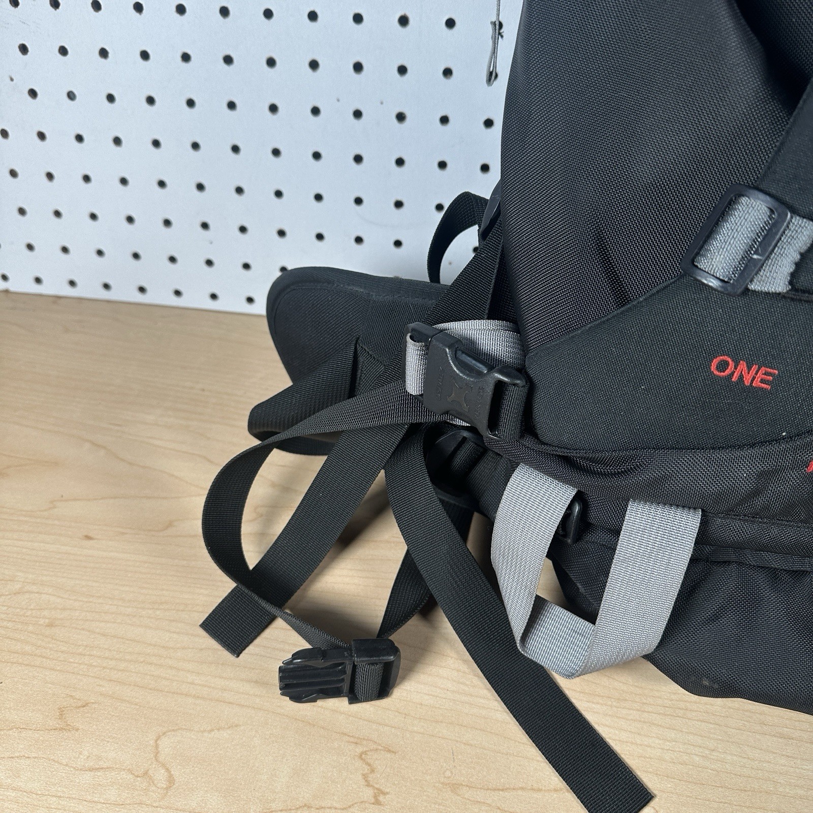 Osprey Kestrel Pro Vector Backpack 35L Black/Gray Small Nice Condition 3