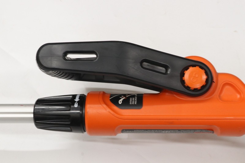 Black+Decker LST140 40V Max Lithium String Trimmer gallery