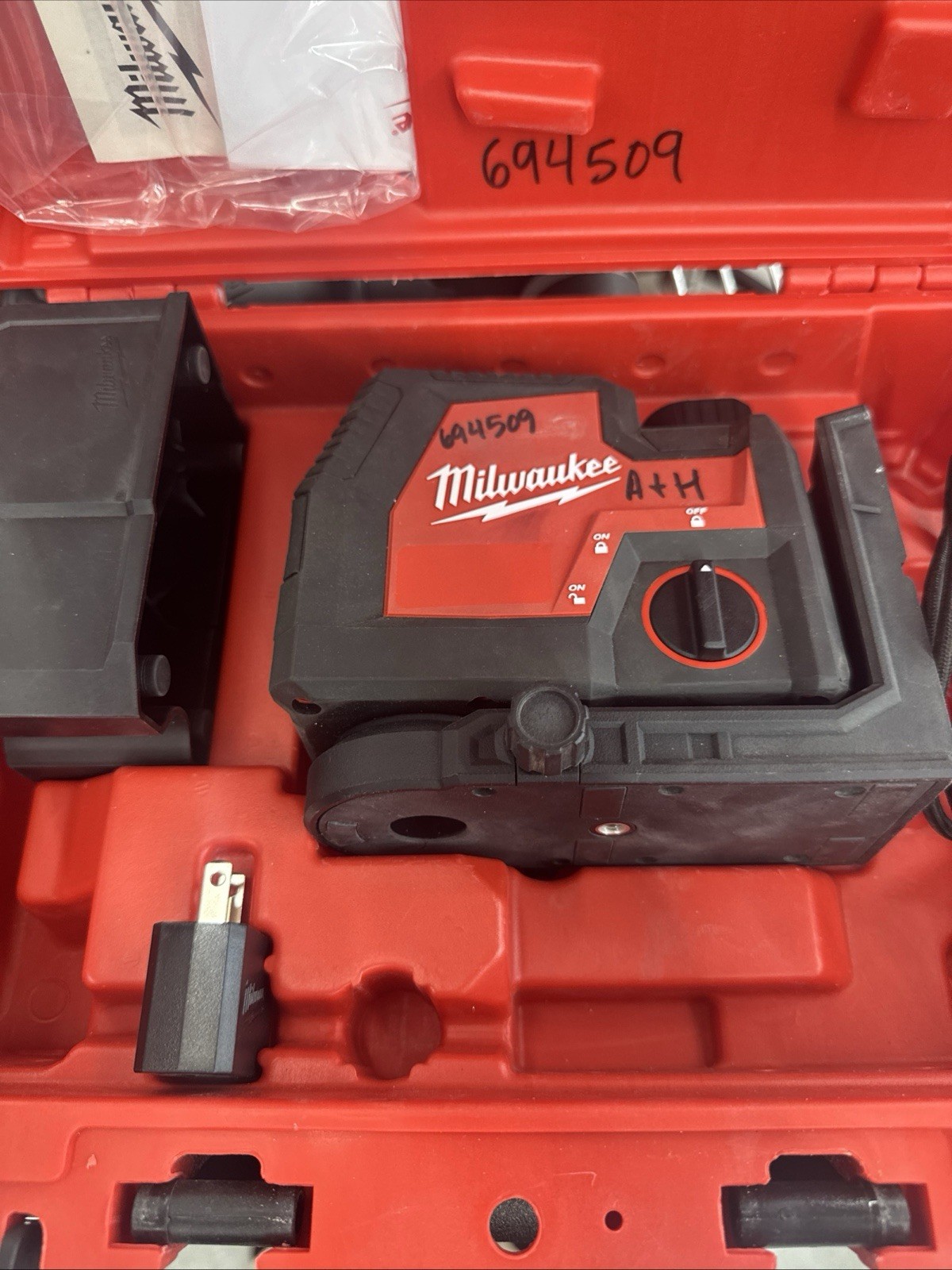 Milwaukee 3522-21 USB Rechargeable Green Cross Line & Plumb Points Laser gallery