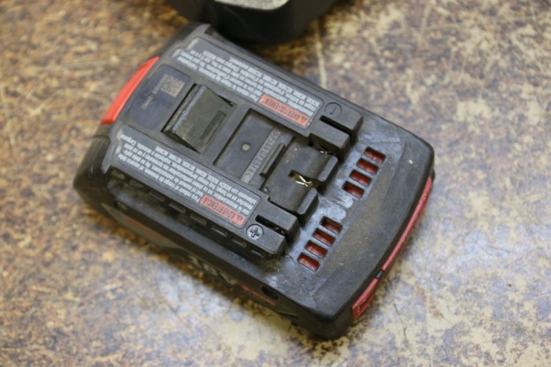 Bosch BC660 18-volt Lithium-Ion Battery Charger With 1 Battery gallery